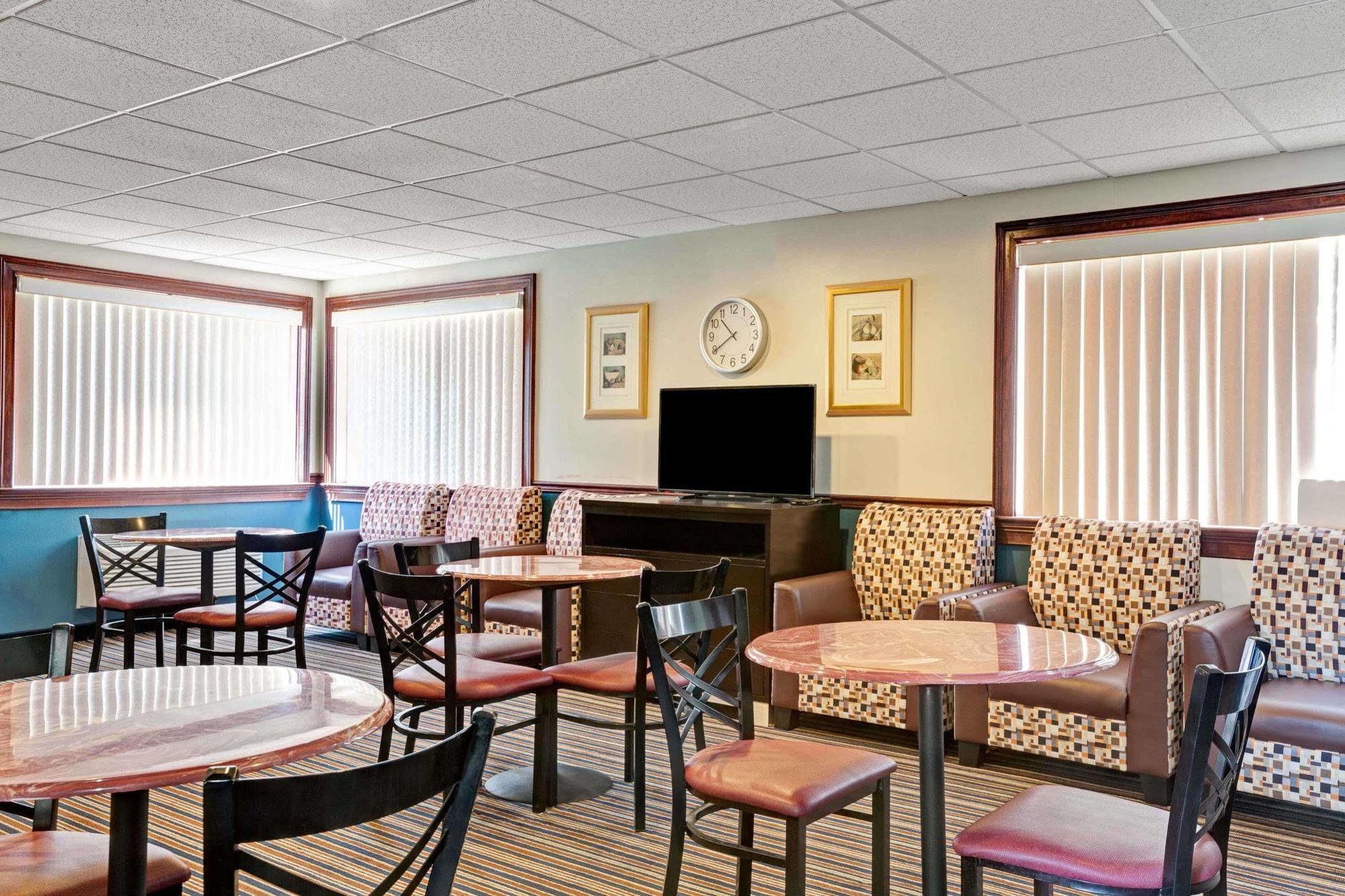Super 8 By Wyndham Newark De Exterior foto